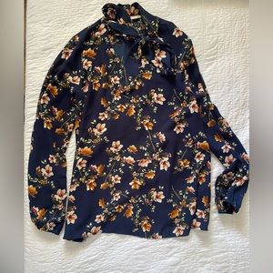 Floral blouse with neck tie Size L